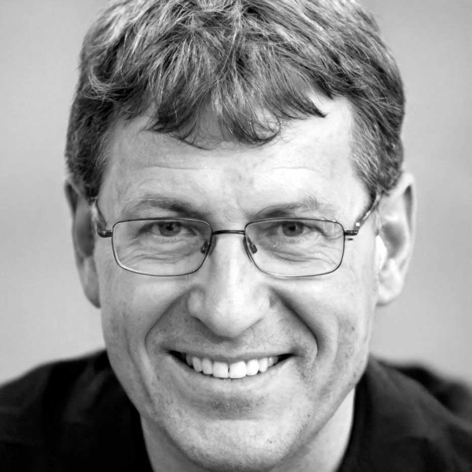 Miguel Santamaría, Especialista en Comunicación Empresarial